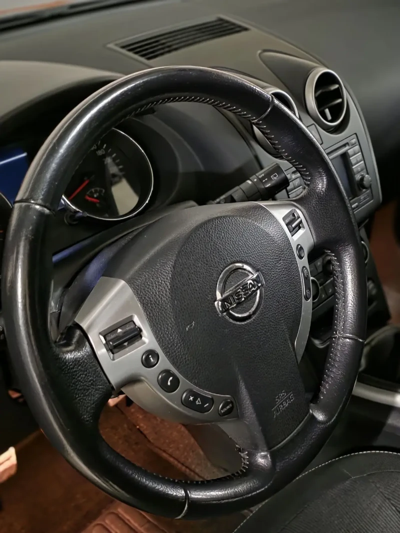 Nissan Qashqai Facelift 2.0i /4x4 /6 скорости/Панорама/Ксенон, снимка 12 - Автомобили и джипове - 53373983