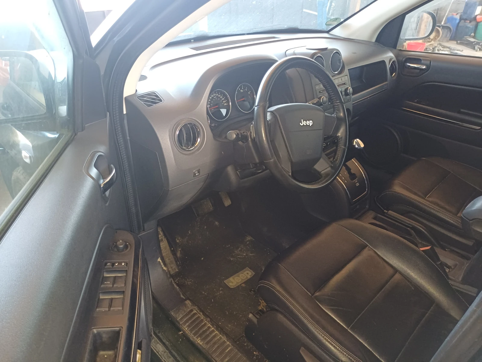 Jeep Compass 2.4i 170к.с. - изображение 8