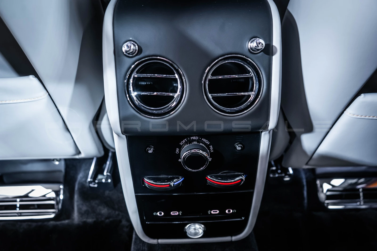 Rolls-Royce Cullinan Black Badge Series II, снимка 15 - Автомобили и джипове - 54965685