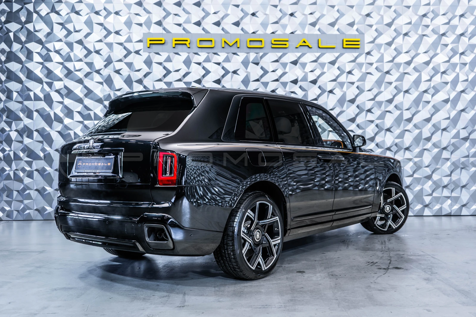 Rolls-Royce Cullinan Black Badge Series II, снимка 4 - Автомобили и джипове - 54965685