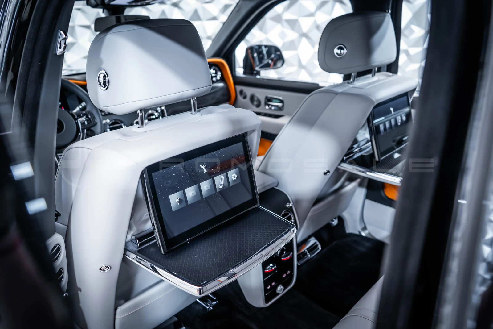 Rolls-Royce Cullinan Black Badge Series II, снимка 14 - Автомобили и джипове - 54965685