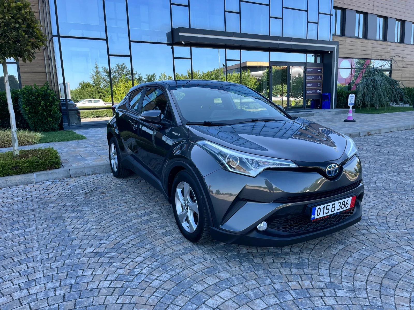 Toyota C-HR 1.8Hybrid 122�.�. ���������� � Toyota Perfectna | Mobile.bg � ����������� 9