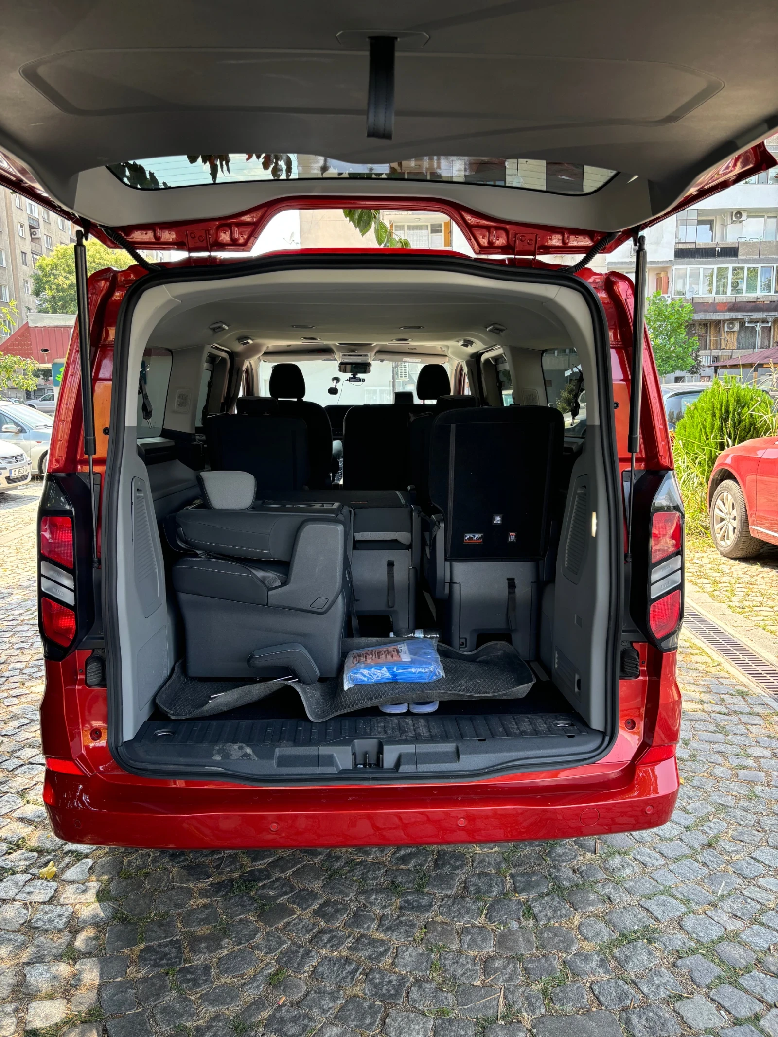 Ford Tourneo Custom, снимка 9 - Бусове и автобуси - 55578296