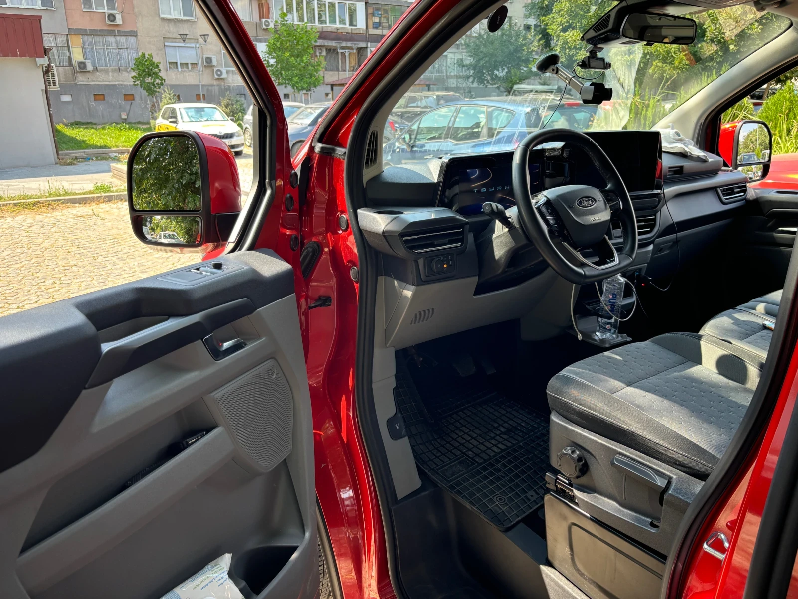 Ford Tourneo Custom, снимка 11 - Бусове и автобуси - 55578296