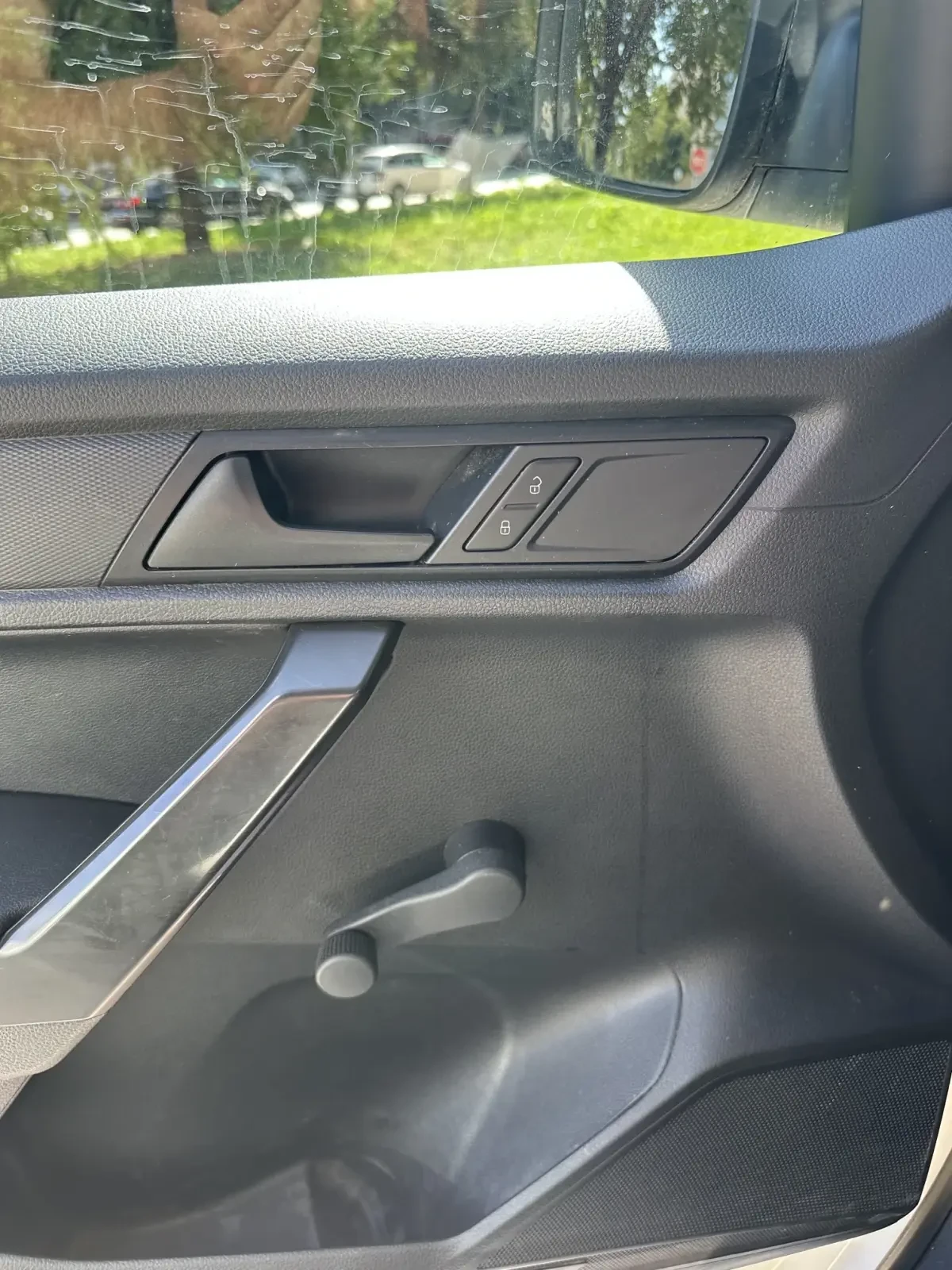 VW Caddy maxi, снимка 12 - Бусове и автобуси - 55637131