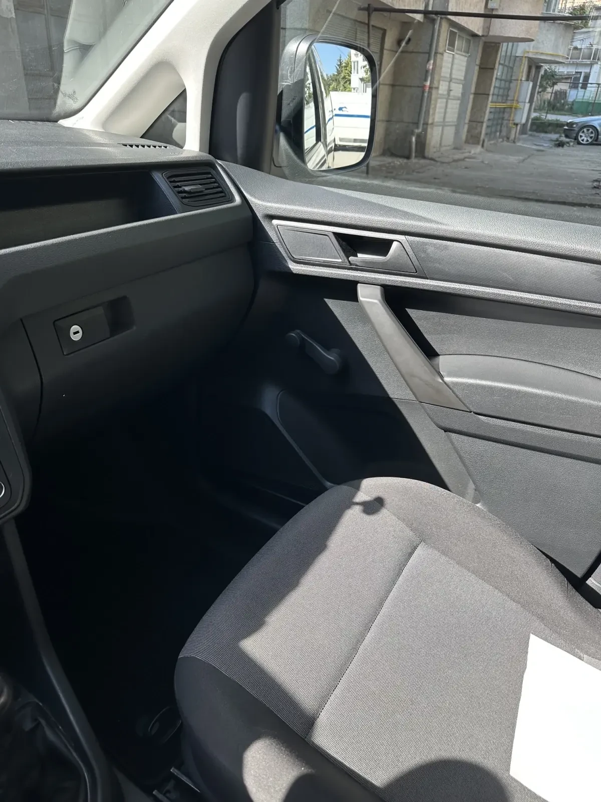 VW Caddy maxi, снимка 10 - Бусове и автобуси - 55637131