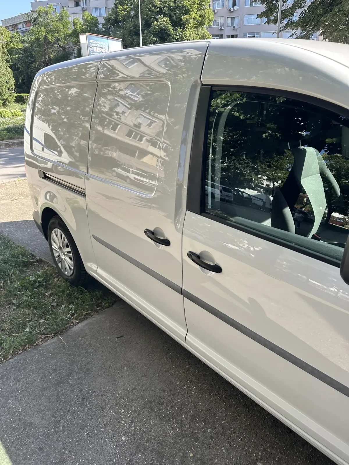 VW Caddy maxi, снимка 15 - Бусове и автобуси - 55637131