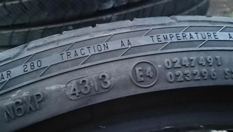 Гуми Летни 235/35R19, снимка 5 - Гуми и джанти - 24780100