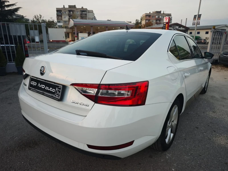 Skoda Superb 2.0TDI* РЪЧКА* 6ск* НАВИ* ОТЛИЧЕН* ОФЕРТА, снимка 4 - Автомобили и джипове - 47775371