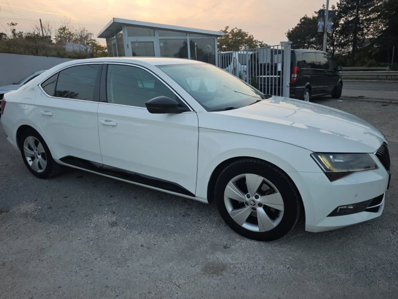 Skoda Superb 2.0TDI* РЪЧКА* 6ск* НАВИ* ОТЛИЧЕН* ОФЕРТА, снимка 6 - Автомобили и джипове - 47775371