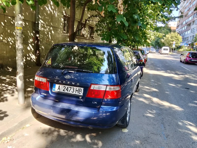 Kia Carens, снимка 8 - Автомобили и джипове - 48223403