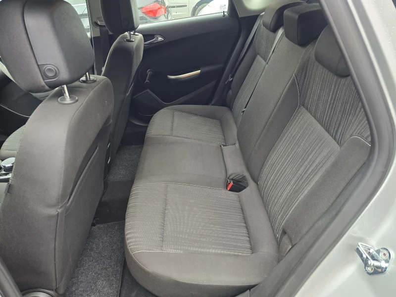 Opel Astra 1.4 TURBO i, снимка 10 - Автомобили и джипове - 53039889