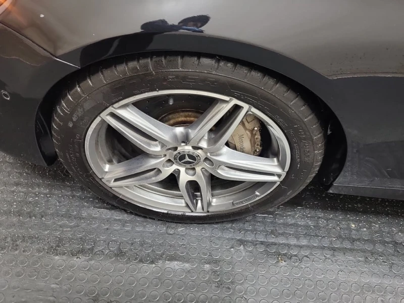 Mercedes-Benz E 300 4MATIC Sedan  CARFAX, снимка 7 - Автомобили и джипове - 53466041
