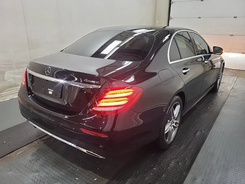 Mercedes-Benz E 300 4MATIC Sedan  CARFAX, снимка 4 - Автомобили и джипове - 53466041