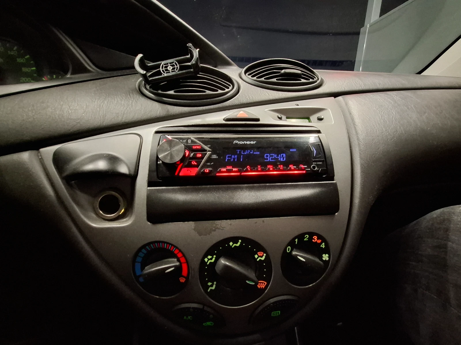 Ford Focus 1.6 16V 100hp, снимка 9 - Автомобили и джипове - 53727705