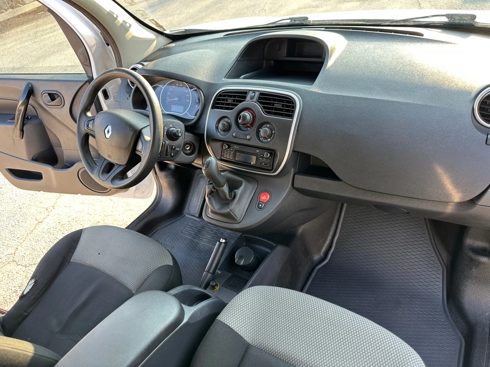 Renault Kangoo EURO 6 2018, снимка 10 - Автомобили и джипове - 53741783