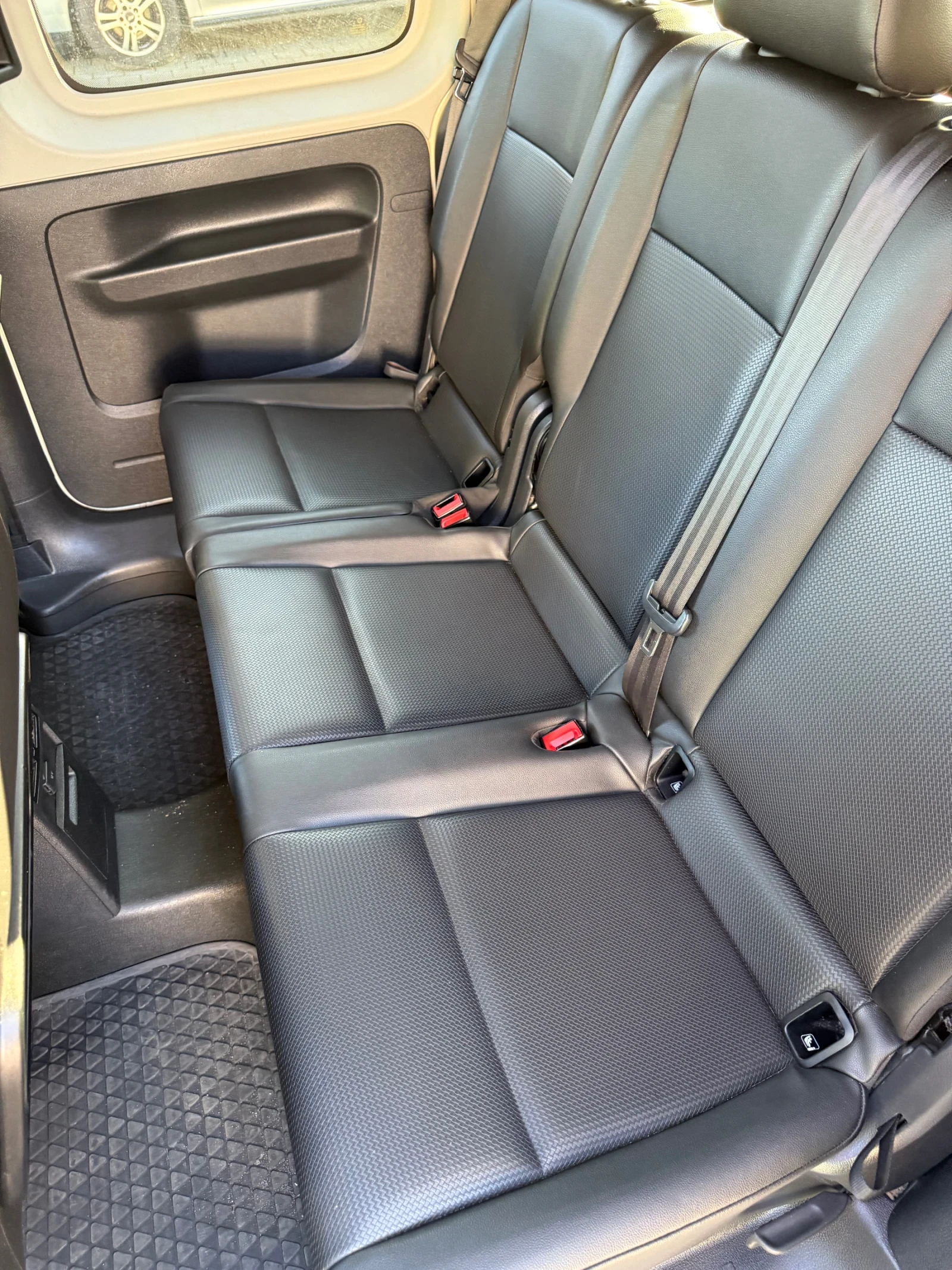 VW Caddy, снимка 8 - Автомобили и джипове - 54664525