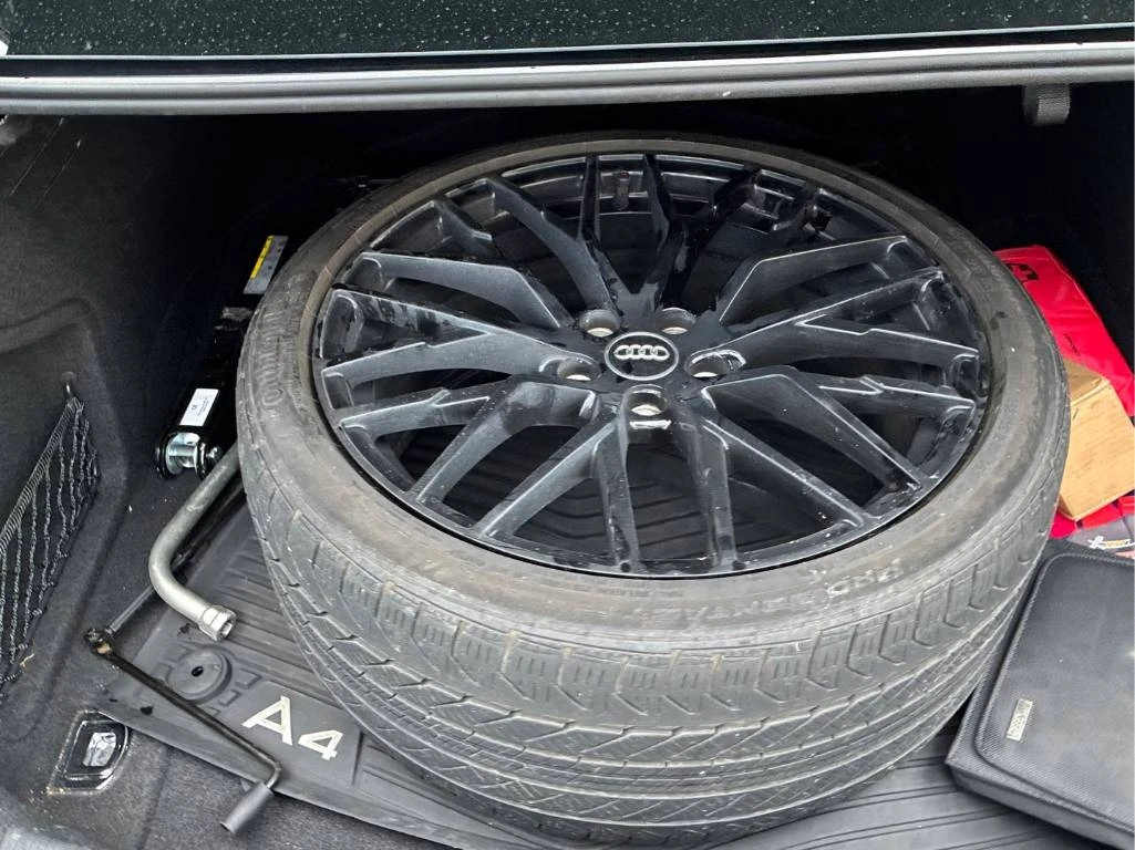 Audi A4 S-Line * Distronic * Два ключа * Мъртва точка, снимка 12 - Автомобили и джипове - 54929814