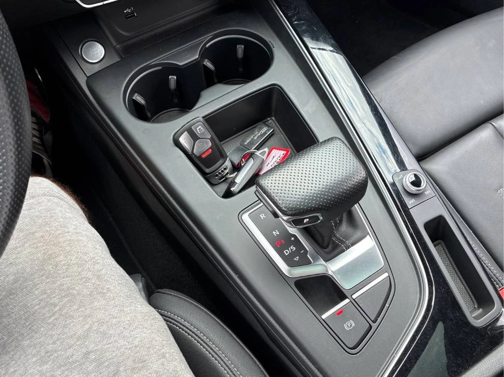 Audi A4 S-Line * Distronic * Два ключа * Мъртва точка, снимка 9 - Автомобили и джипове - 54929814