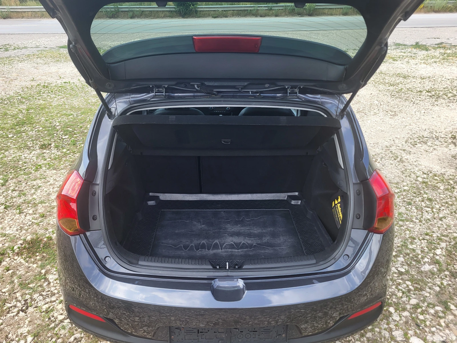 Kia Ceed 1.6CRDi, снимка 11 - Автомобили и джипове - 55085710