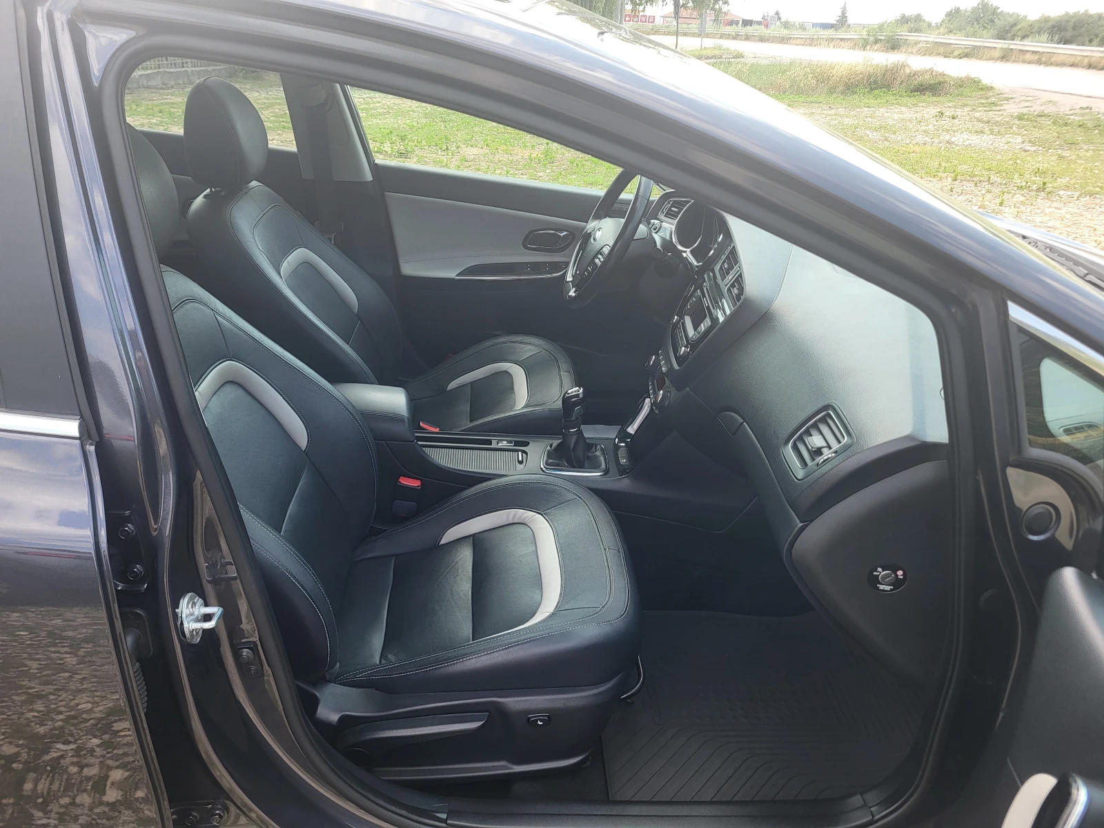 Kia Ceed 1.6CRDi, снимка 13 - Автомобили и джипове - 55085710