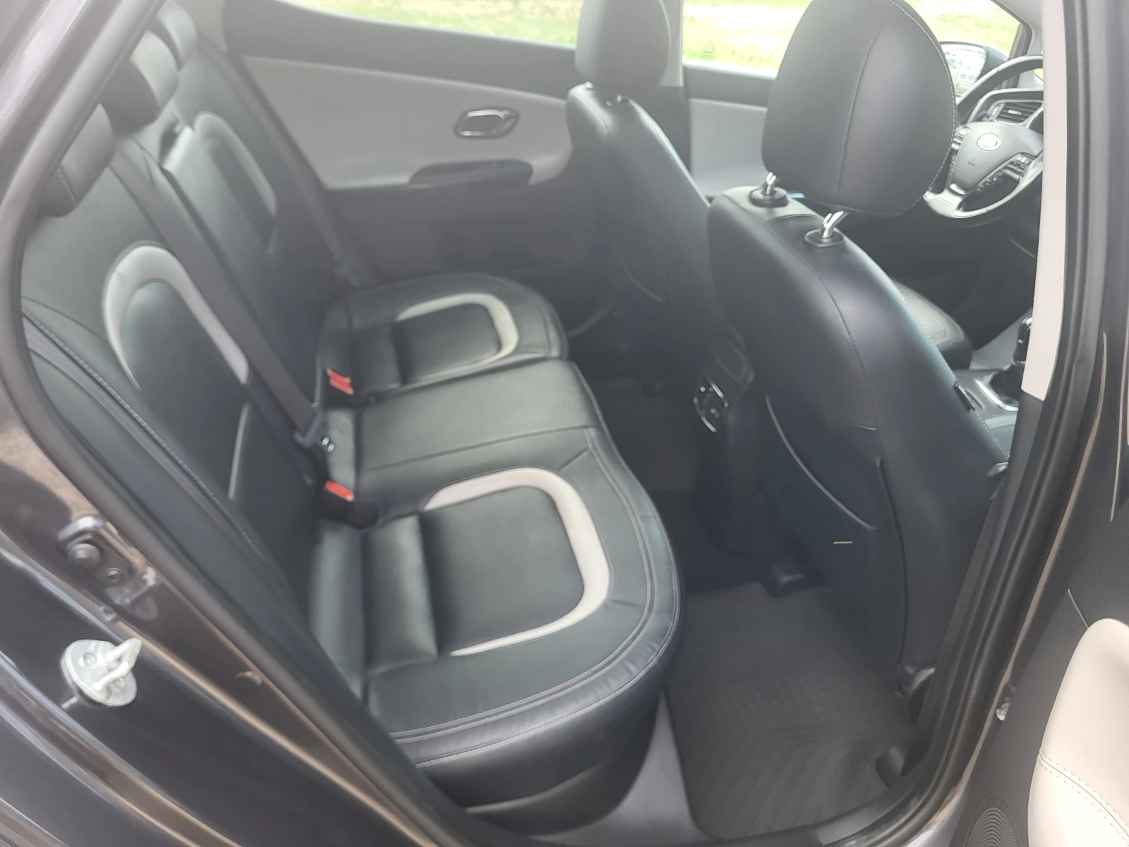 Kia Ceed 1.6CRDi, снимка 12 - Автомобили и джипове - 55085710