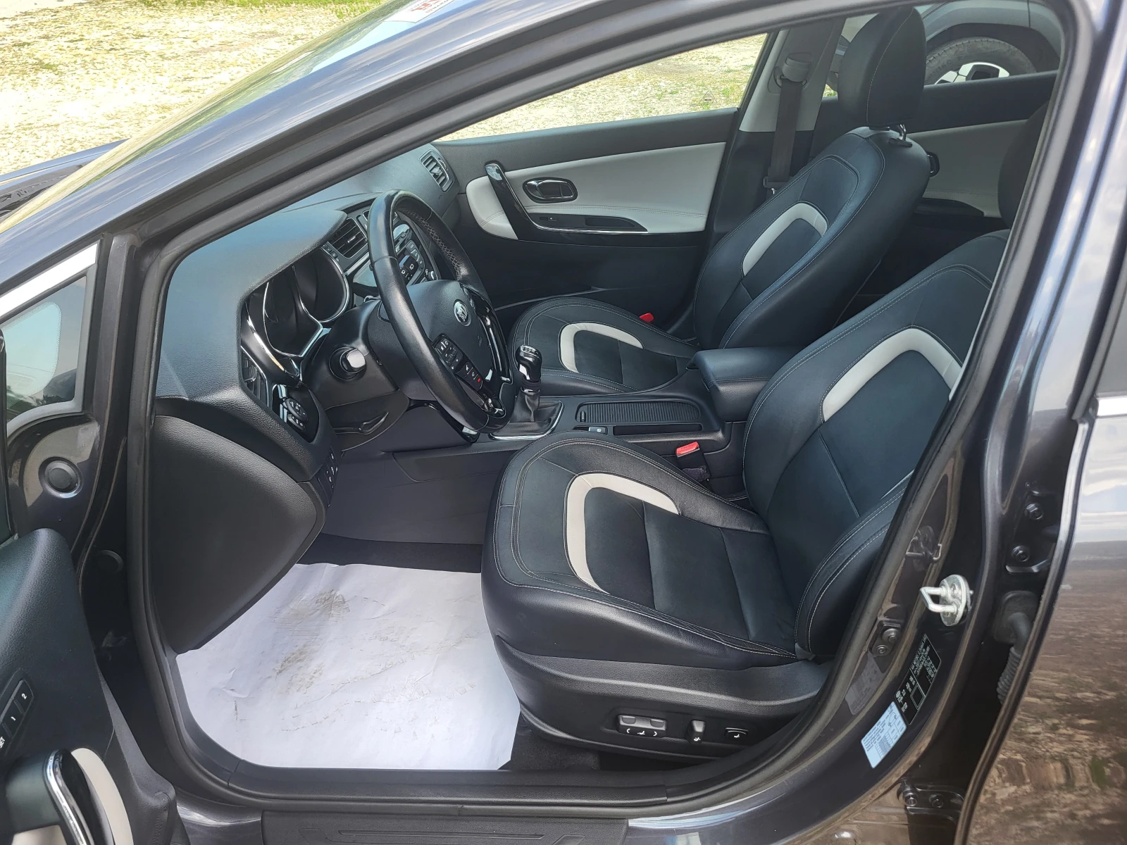 Kia Ceed 1.6CRDi, снимка 9 - Автомобили и джипове - 55085710