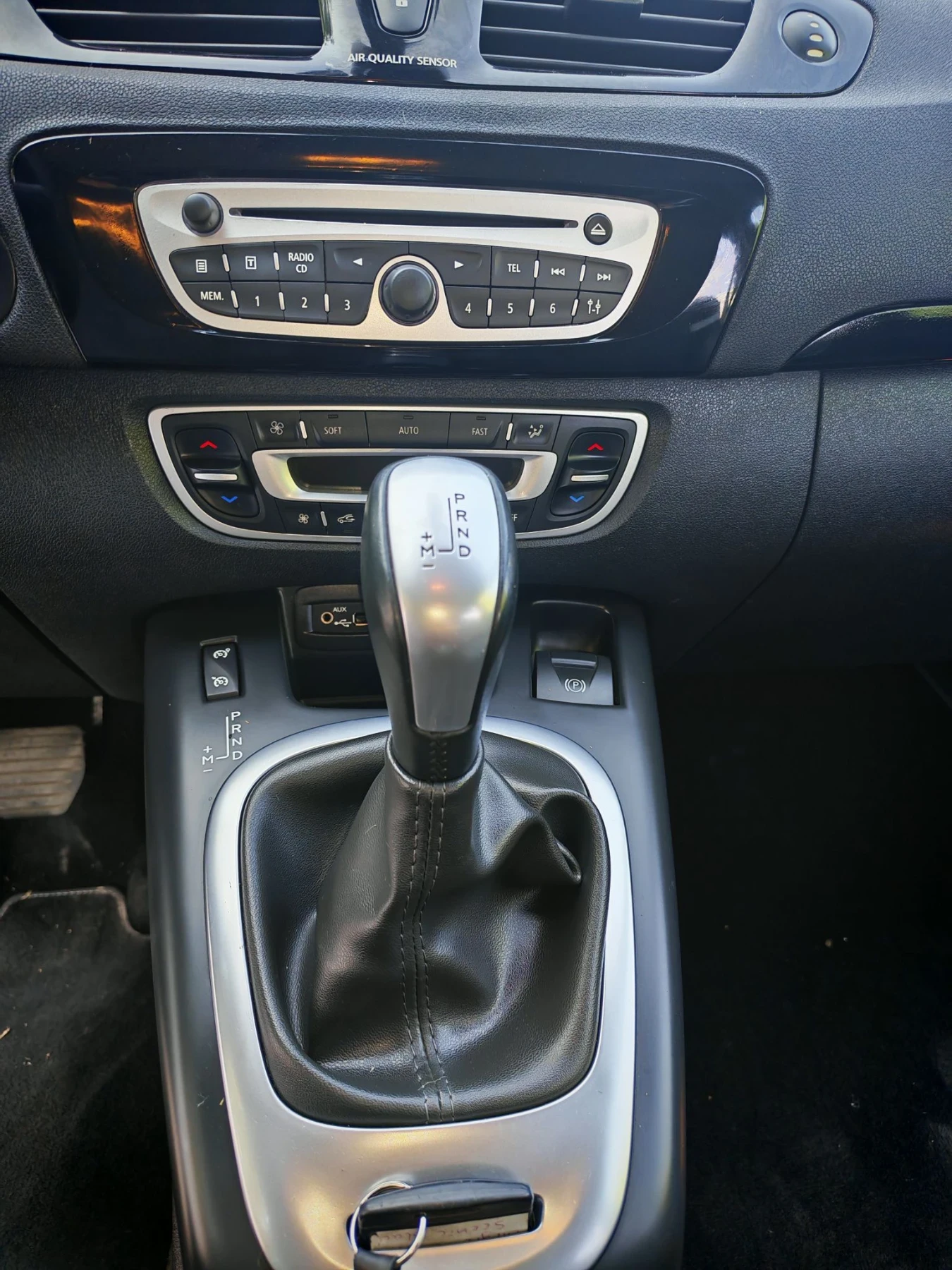 Renault Scenic 1.5дизел Bose 2011, снимка 13 - Автомобили и джипове - 55830486