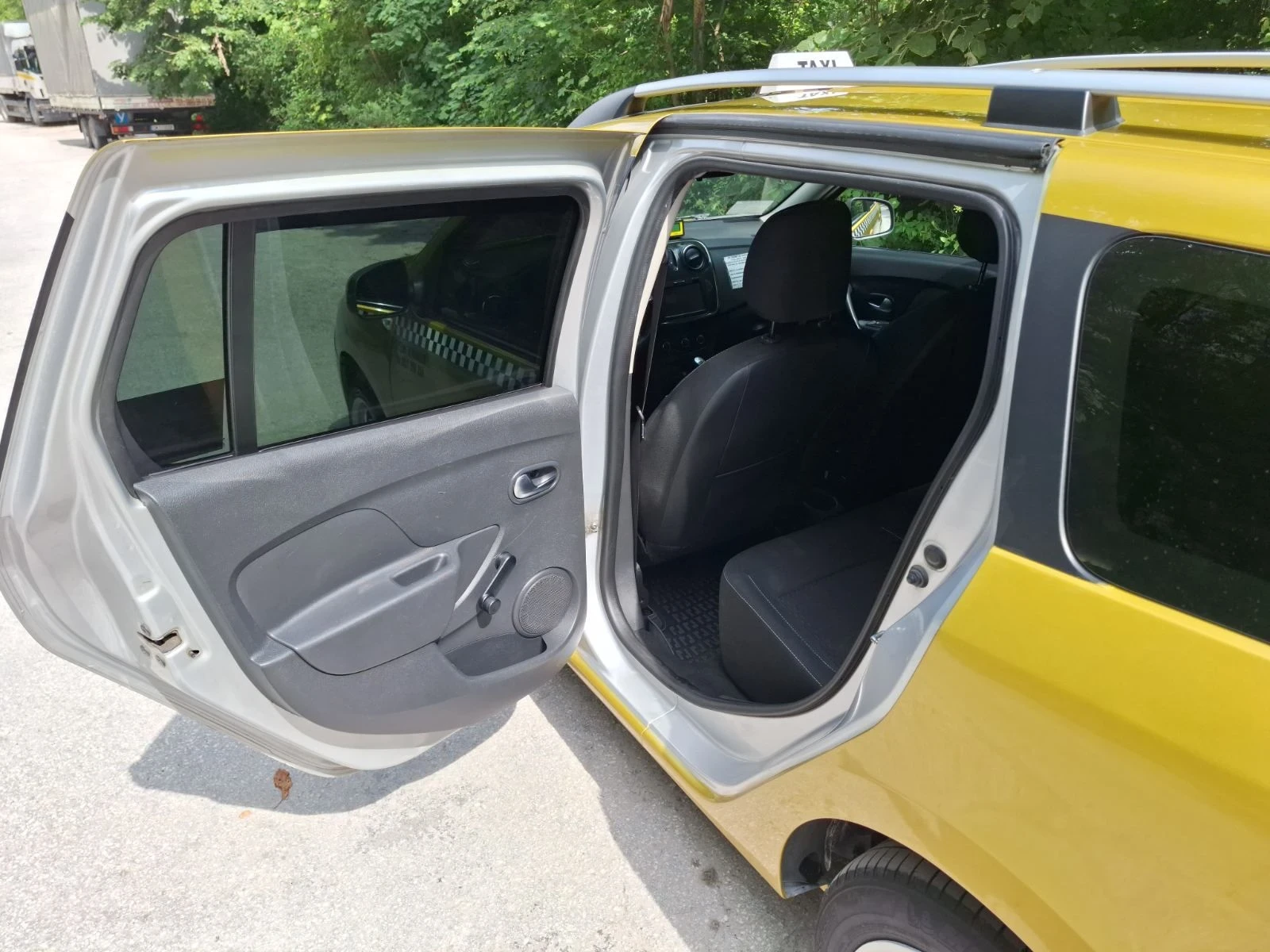 Dacia Logan 1, 5 DCI, снимка 8 - Автомобили и джипове - 56456082