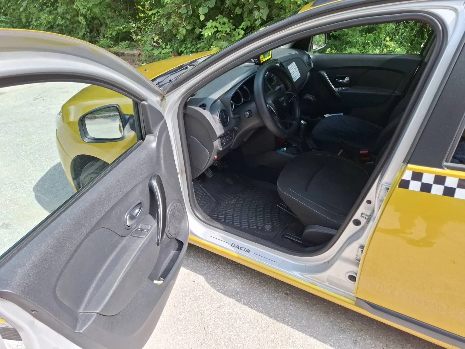 Dacia Logan 1, 5 DCI, снимка 9 - Автомобили и джипове - 56456082
