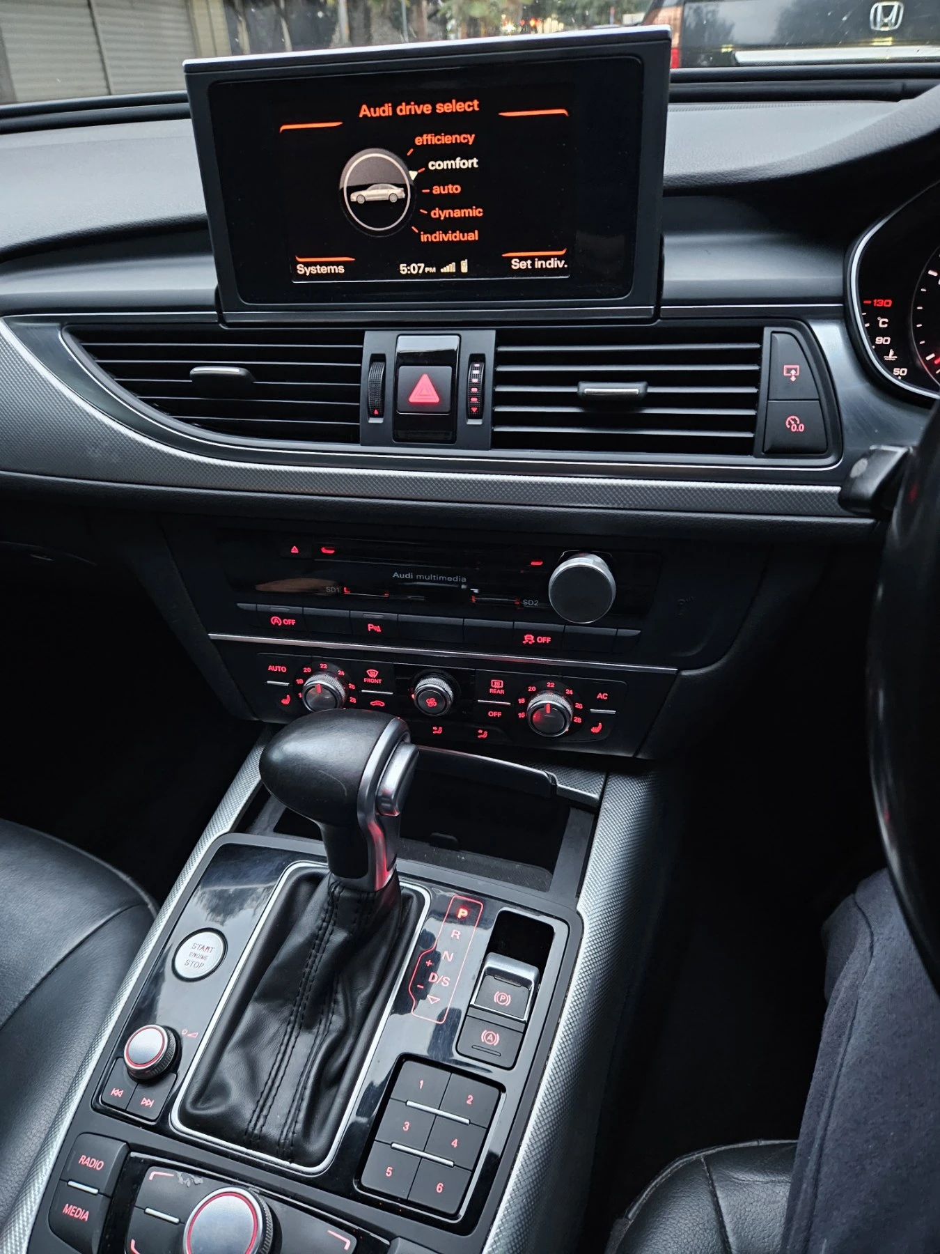 Audi A6 2.0 Седан Автомат LED, снимка 7 - Автомобили и джипове - 56661589
