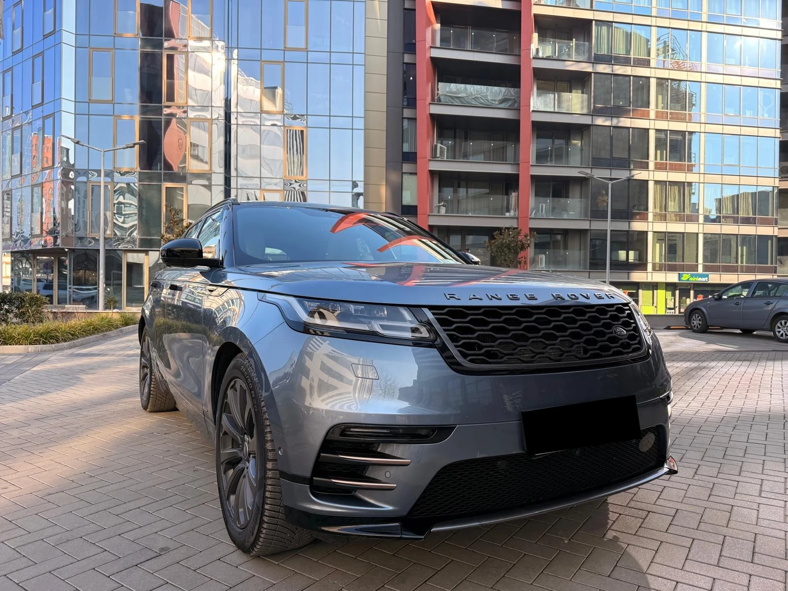 Land Rover Range Rover Velar D300 R-Dynamic SE, снимка 1