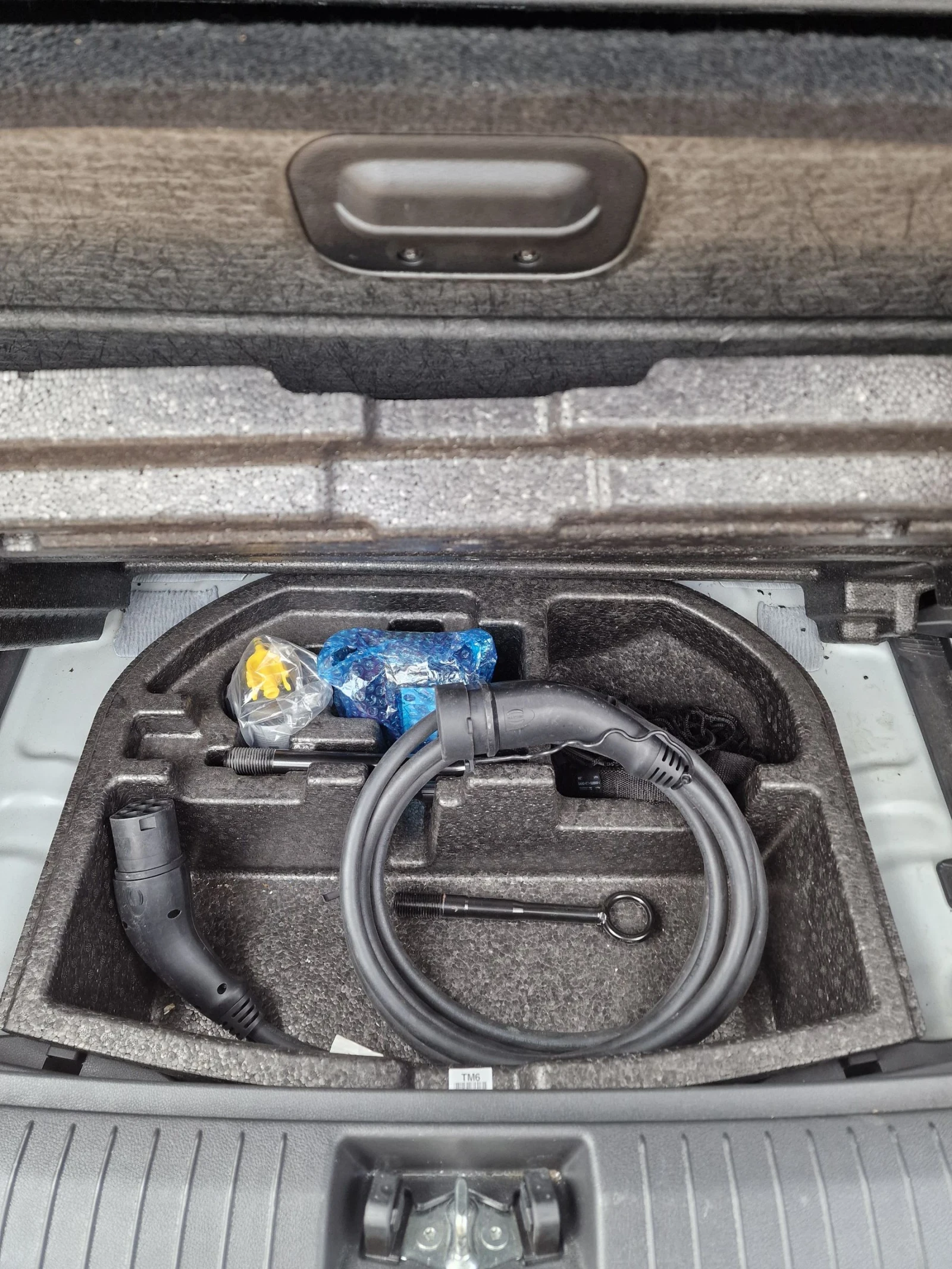 Hyundai Kona Elektric, снимка 16 - Автомобили и джипове - 53713956