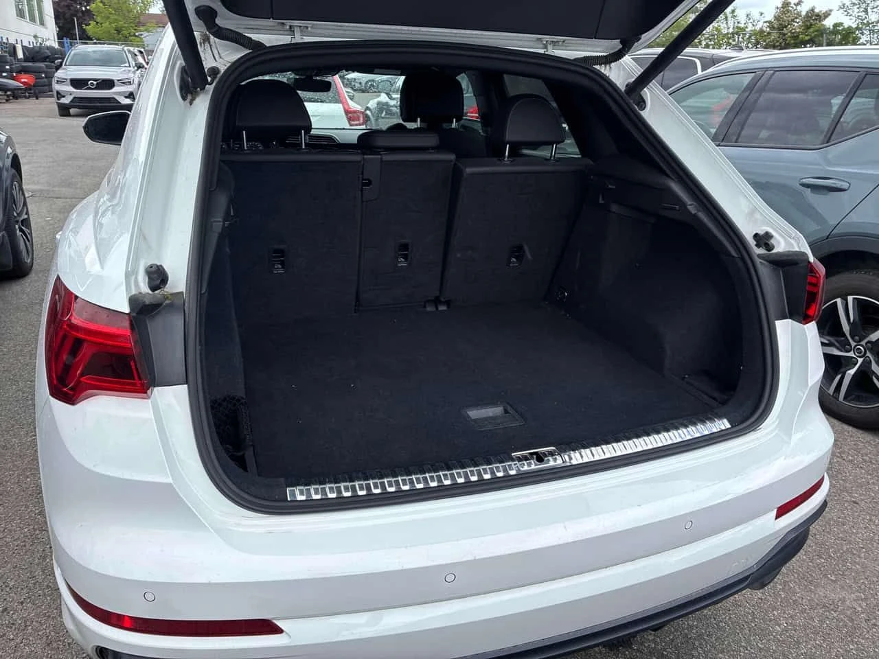 Audi Q3 * Progressiv * CARFAX * ЦЕНА ДО БГ, снимка 7 - Автомобили и джипове - 54740834