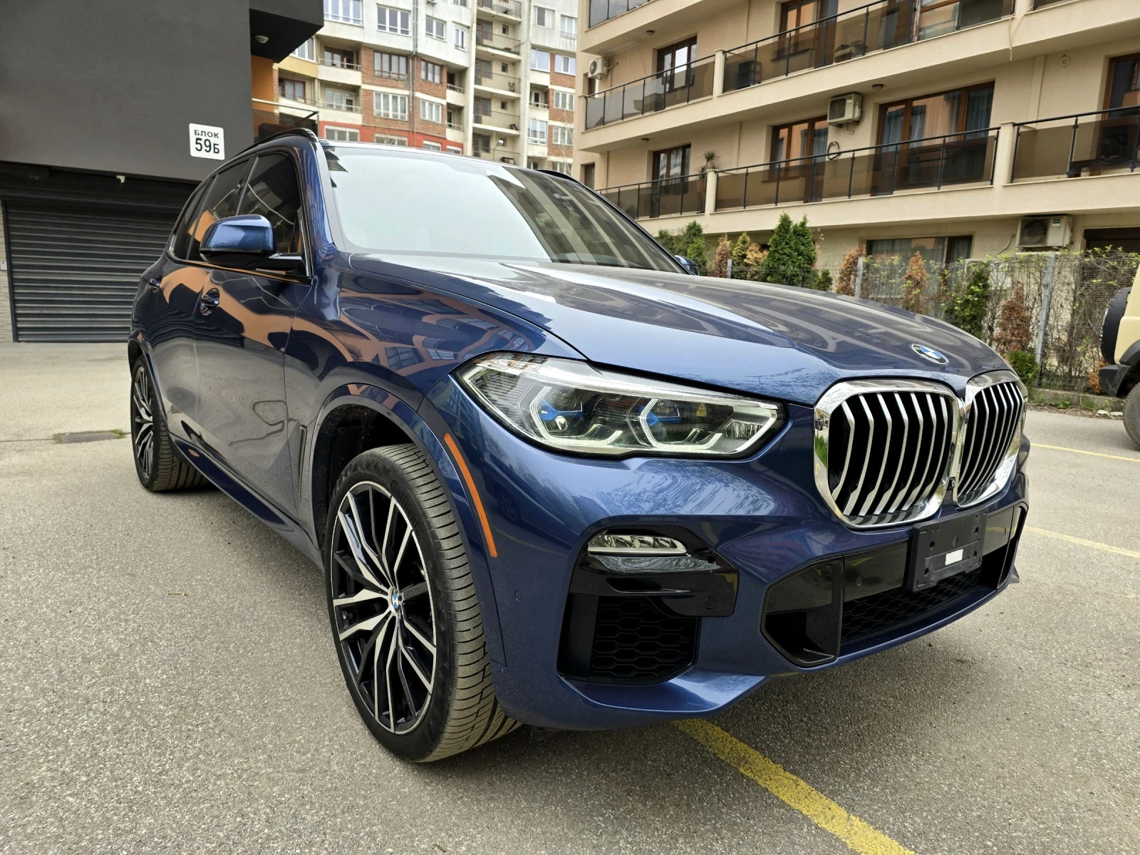 BMW X5 M50i