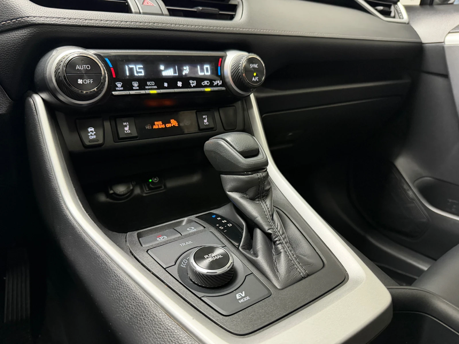 Toyota Rav4 2.5 * HYBRID* AWD* , снимка 13 - Автомобили и джипове - 55476692