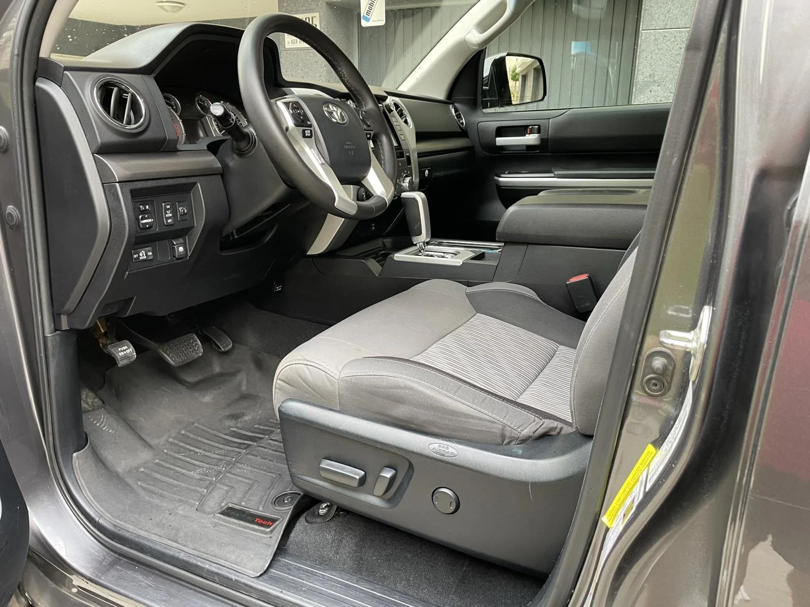 Toyota Tundra, снимка 16 - Автомобили и джипове - 56049586