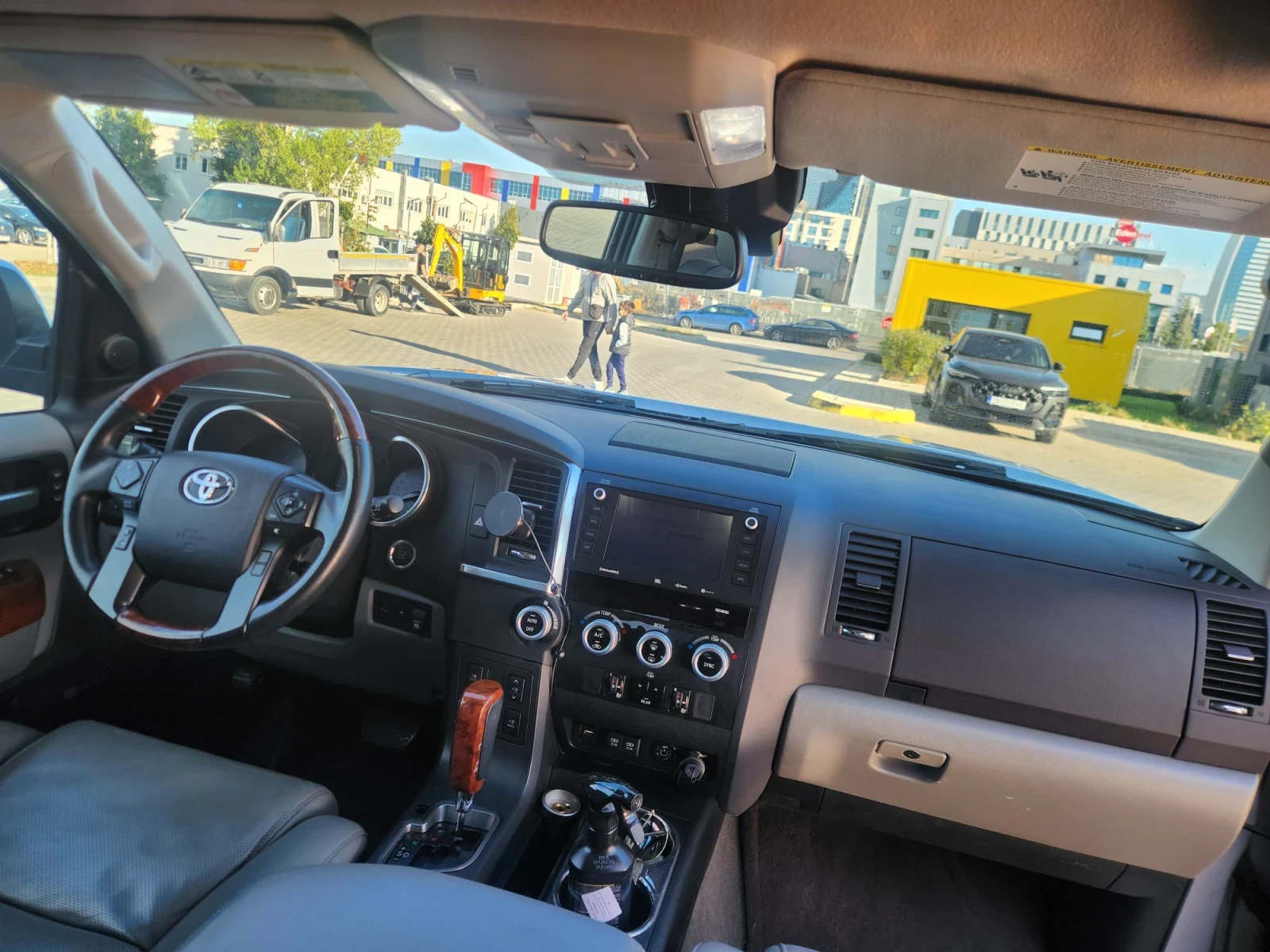 Toyota Sequoia Platinum, снимка 9 - Автомобили и джипове - 56344568