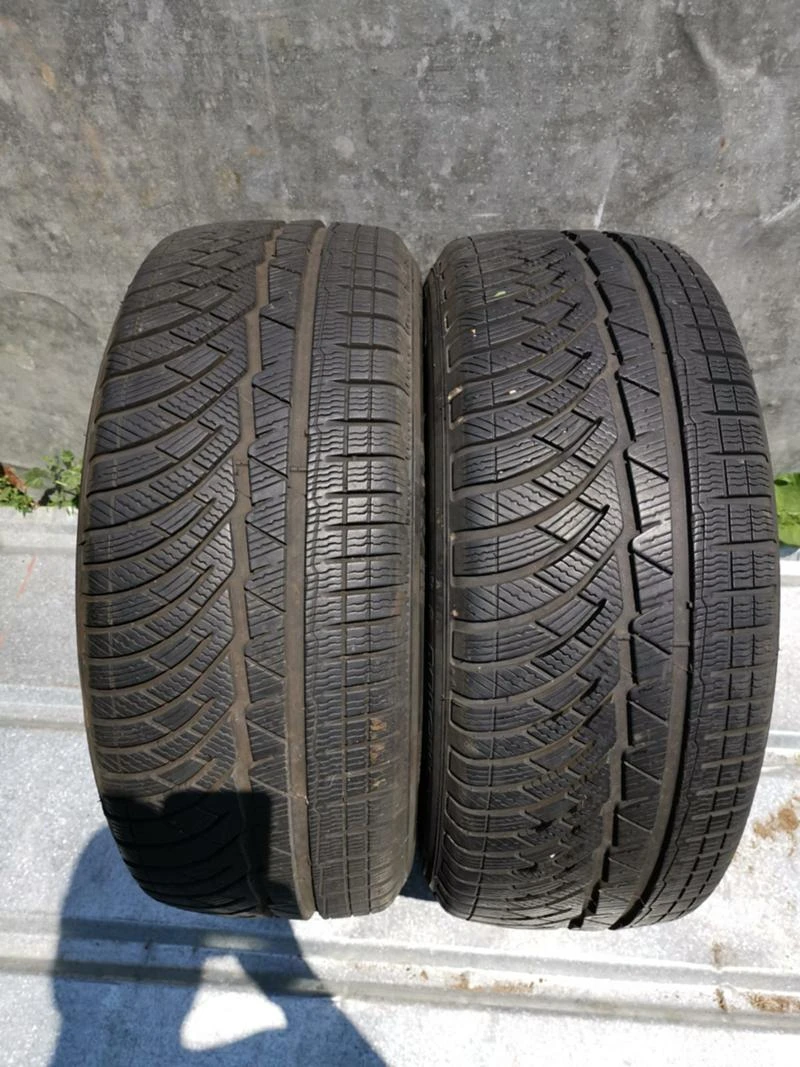 Гуми Зимни 235/50R17, снимка 1 - Гуми и джанти - 25855708