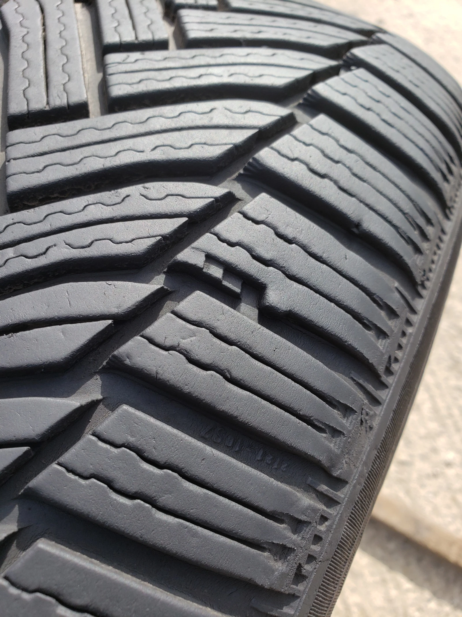 Гуми Зимни 225/55R16, снимка 5 - Гуми и джанти - 56337151