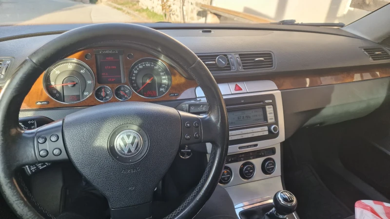 VW Passat, снимка 14 - Автомобили и джипове - 48511833