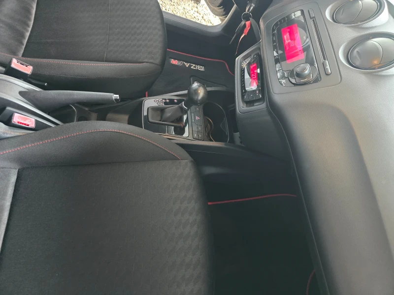 Seat Ibiza 1.4 т FR   изпълнение, снимка 11 - Автомобили и джипове - 51982987