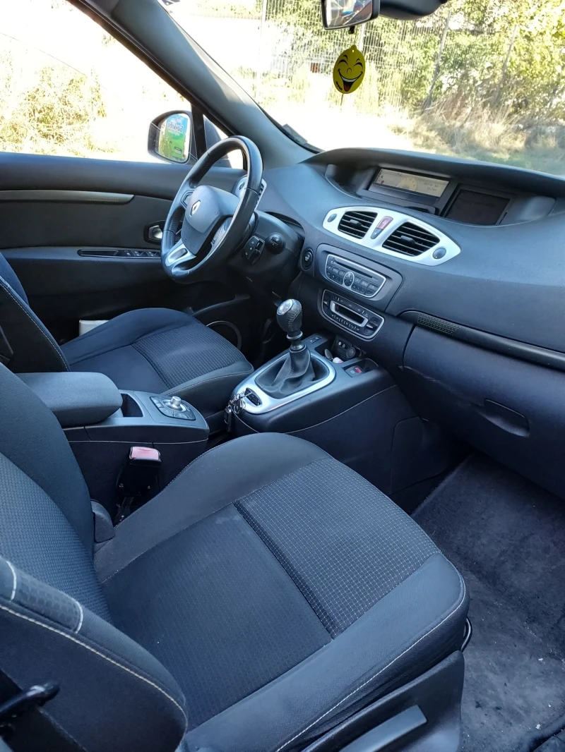 Renault Scenic, снимка 9 - Автомобили и джипове - 52546460
