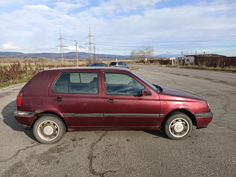 VW Golf III 1, 8 90кс, снимка 2 - Автомобили и джипове - 52541861