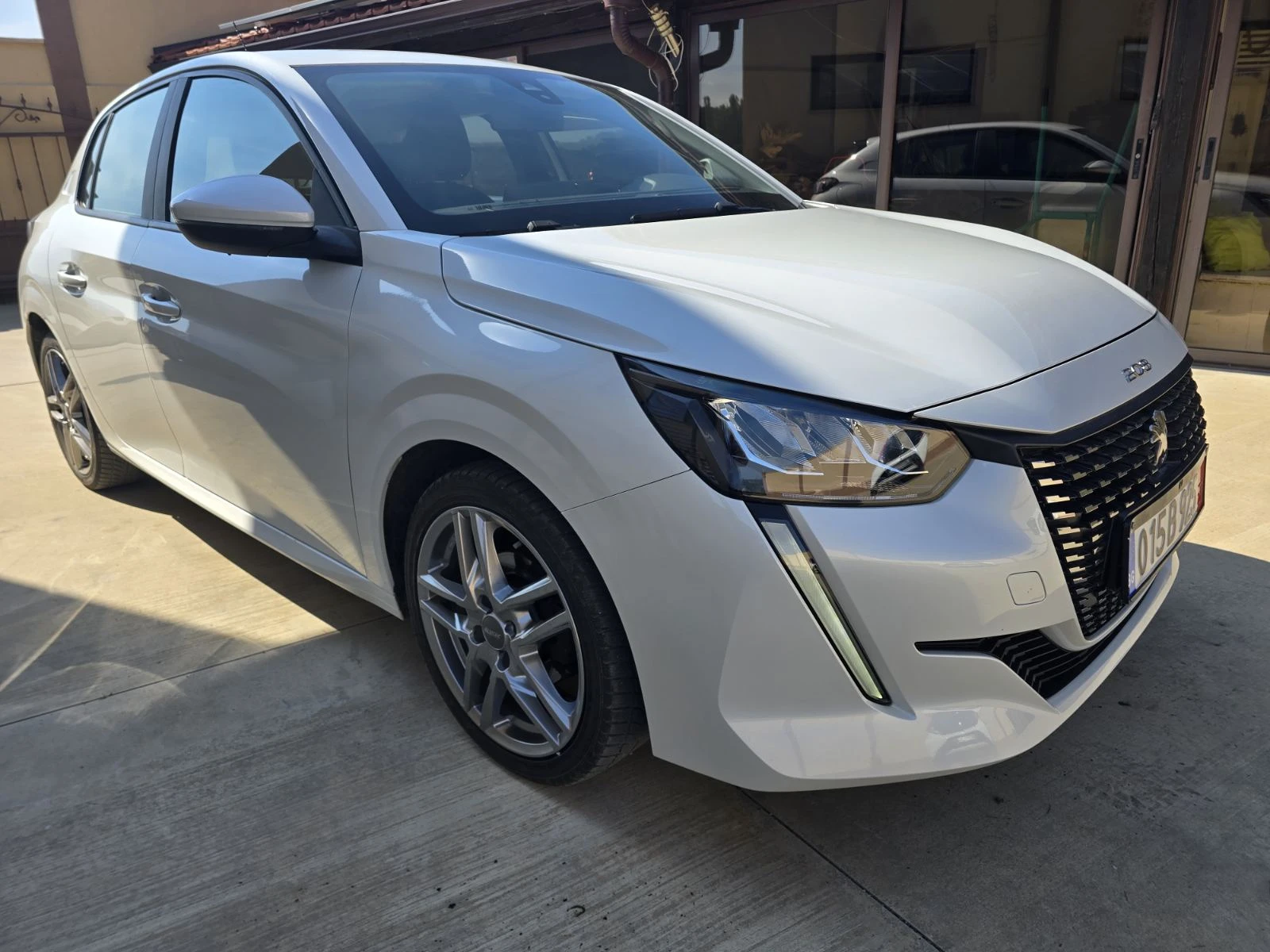 Peugeot 208 1.2 PureTech Навигация| Парктроник| Джанти - изображение 3