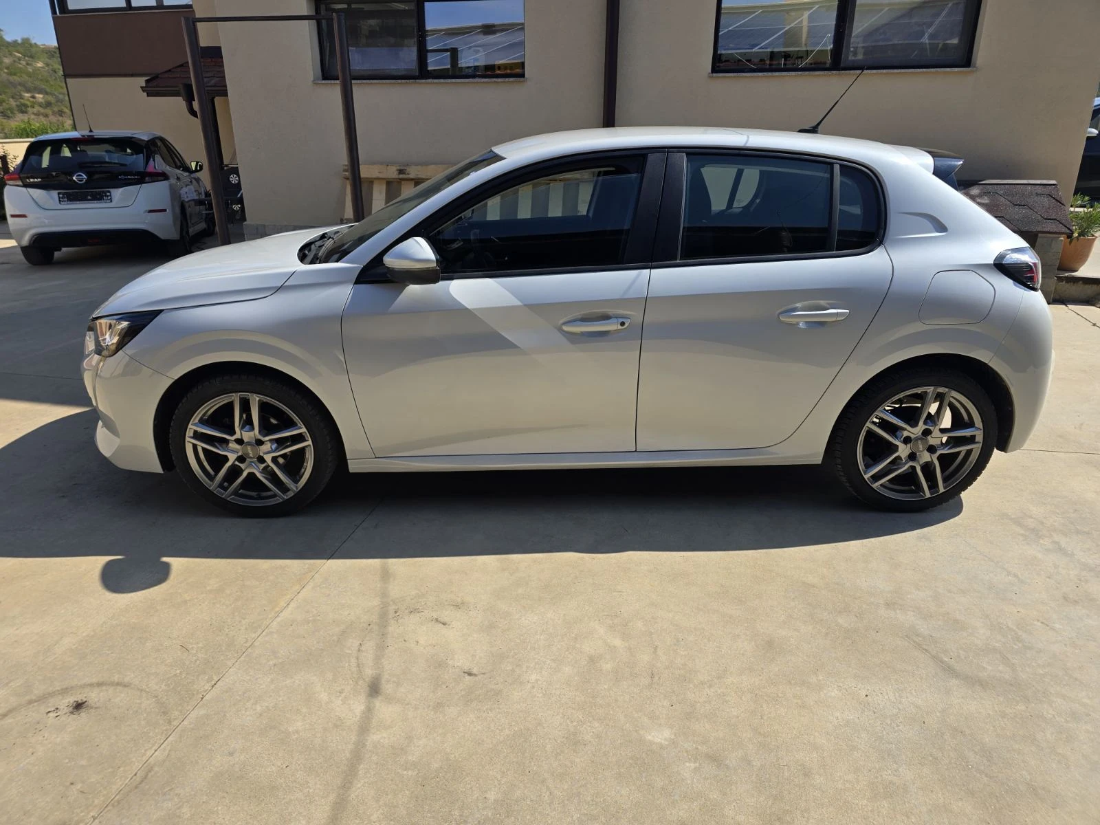 Peugeot 208 1.2 PureTech Навигация| Парктроник| Джанти - изображение 7