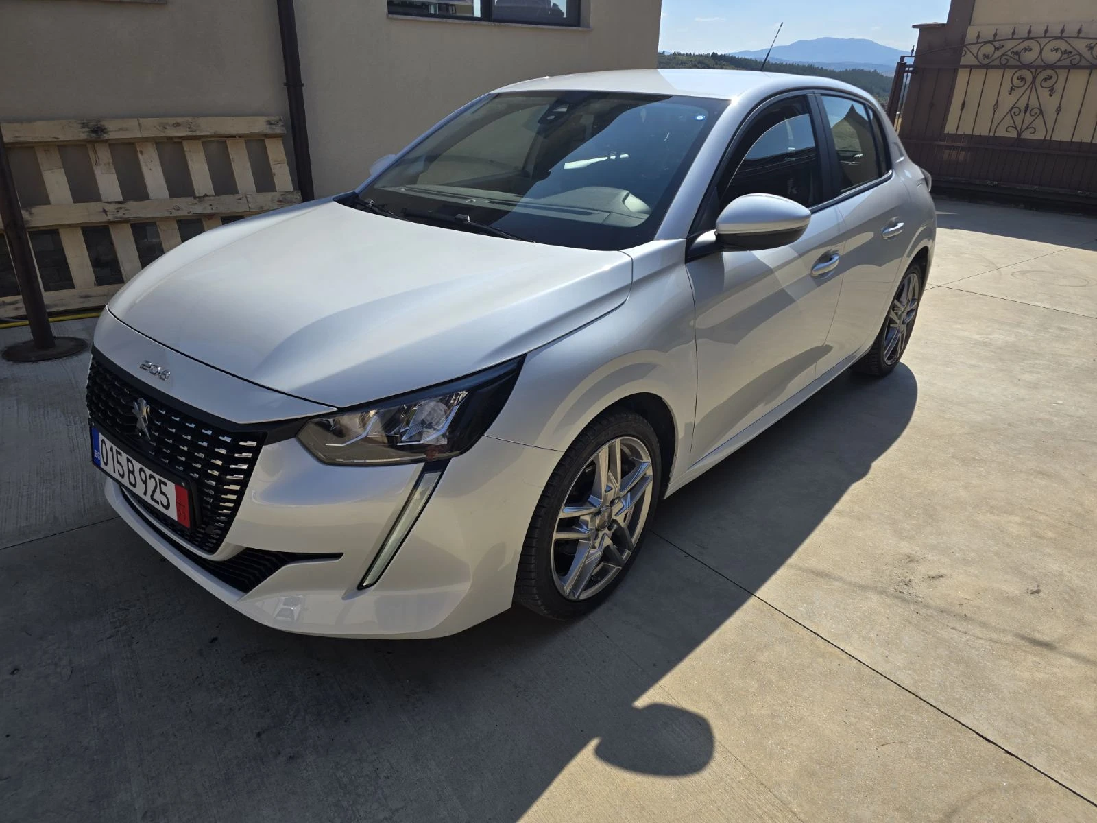 Peugeot 208 1.2 PureTech Навигация| Парктроник| Джанти - изображение 2