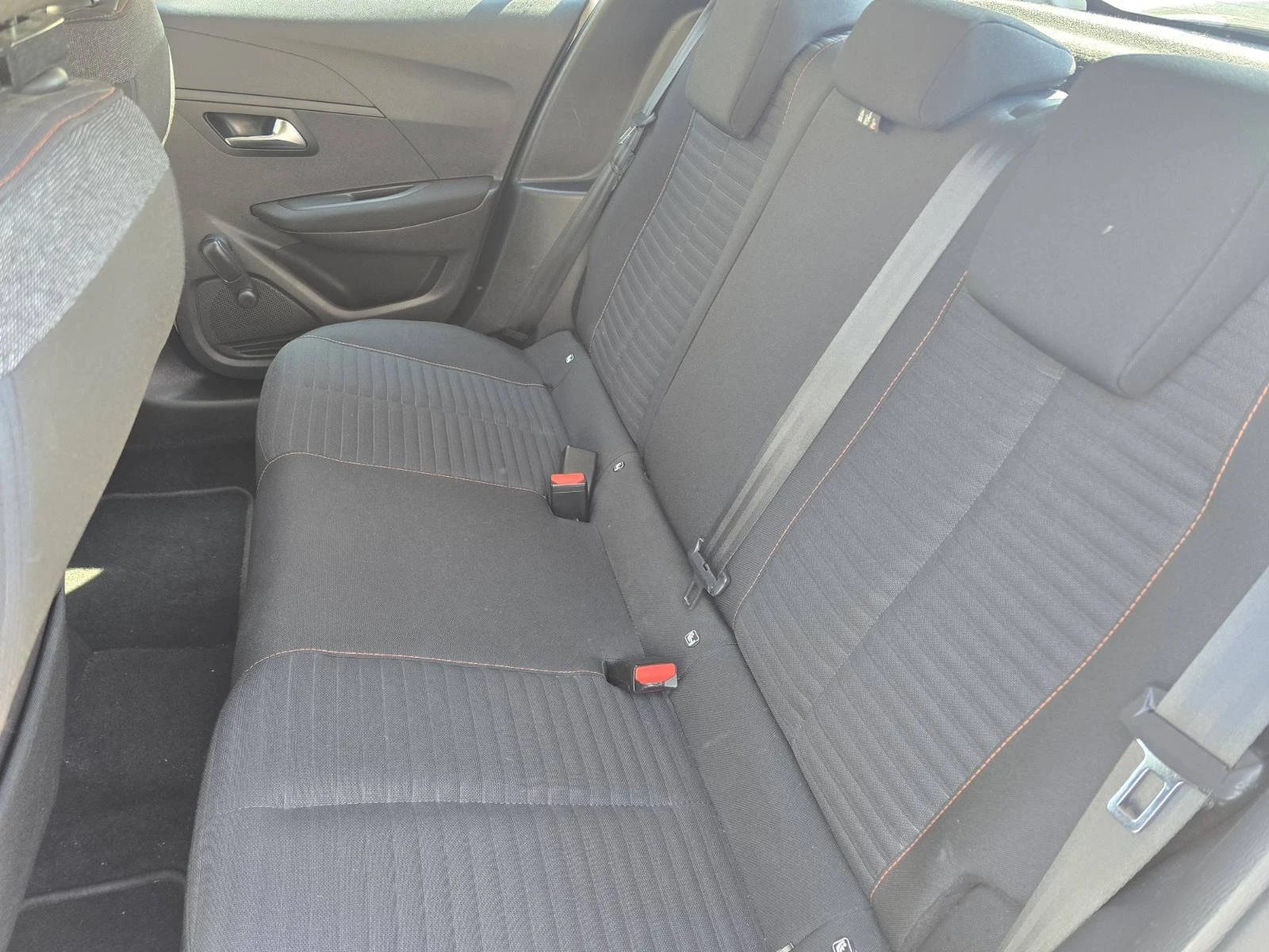 Peugeot 208 1.2 PureTech | |  | Mobile.bg   14