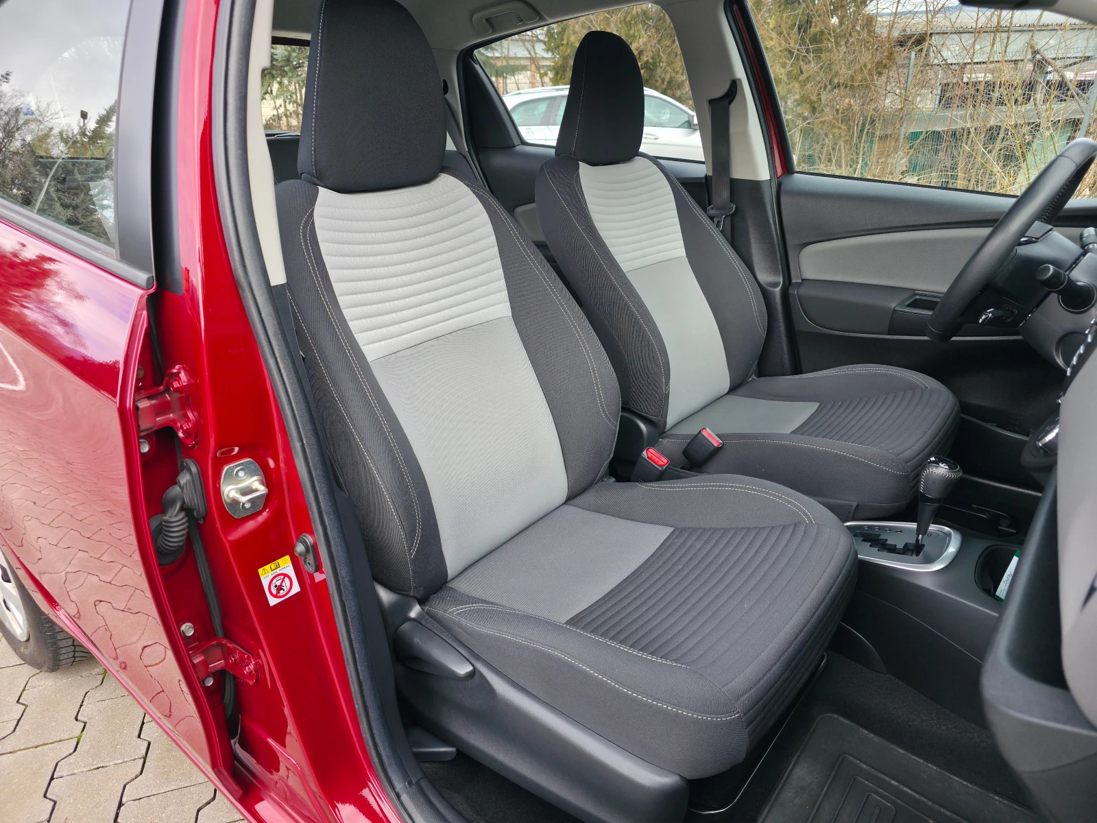 Toyota Yaris 1.5HYBRID EURO6B | Mobile.bg � ����������� 11