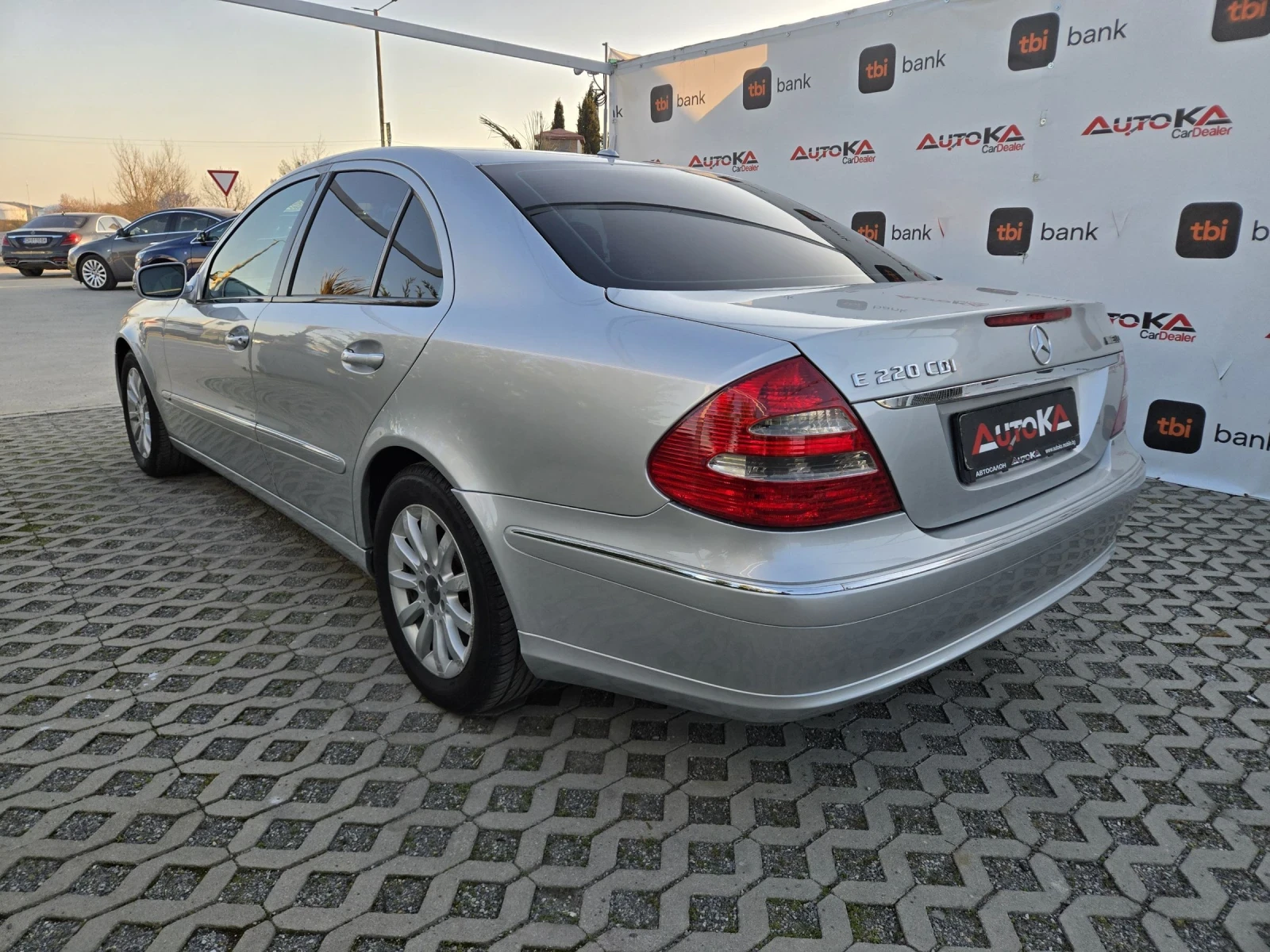 Mercedes-Benz E 220 ЕVO= 2.2CDI-170кс= АВТОМАТ= КСЕНОН= КОЖА= АВТОПИЛО, снимка 5 - Автомобили и джипове - 53830414